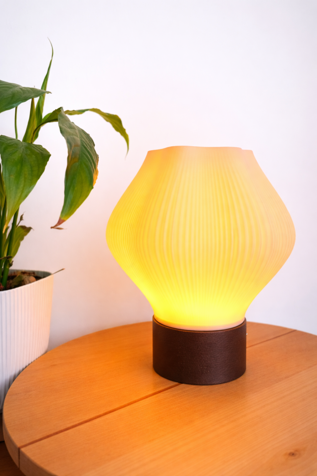 Vela Dekoratif Masa Lambası Ceviz Taban